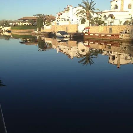 'casa Empuria' Aan Kanaal Met Zwembad En Aanlegsteiger * אמפוריבראבה