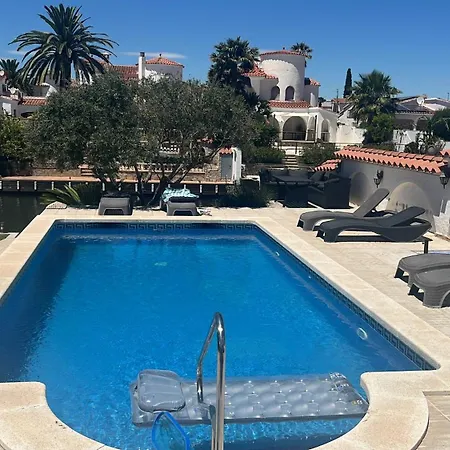'casa Empuria' Aan Kanaal Met Zwembad En Aanlegsteiger אמפוריבראבה